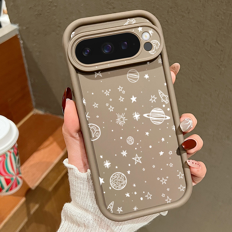 غطاء هاتف بنمط القمر والنجوم ا - مراجعة Google Pixel 9 وسعره